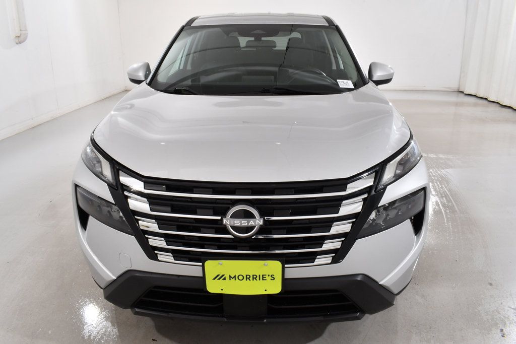 Used 2024 Nissan Rogue SV AWD/4WD image 3