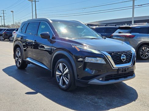 Used 2021 Nissan Rogue SL AWD/4WD image 2