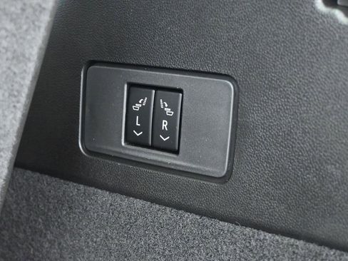 Used 2024 Cadillac XT6 Luxury image 44