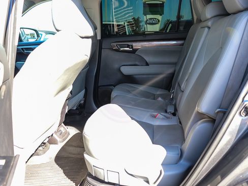 Used 2021 Toyota Highlander Limited AWD/4WD image 14