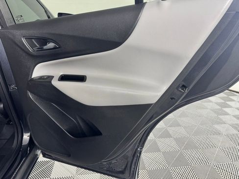Used 2022 Chevrolet Equinox LS image 37