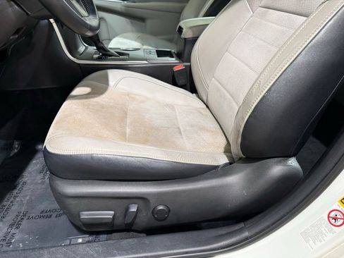 Used 2016 Toyota Camry XSE w/ Moonroof Package image 13