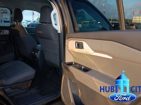 Used 2025 Ford Explorer Active RWD image 14