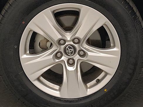 Used 2020 Toyota RAV4 XLE w/ Convenience Package image 31