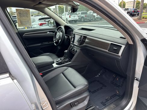 Used 2019 Volkswagen Atlas SEL R-Line AWD/4WD image 11