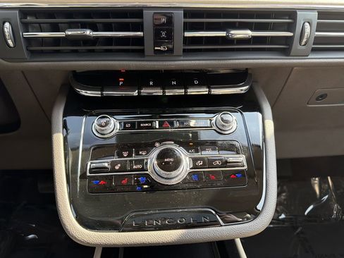 Used 2021 Lincoln Corsair AWD w/ Premium Package image 27