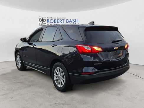 Used 2020 Chevrolet Equinox LS w/ LS Convenience Package image 3