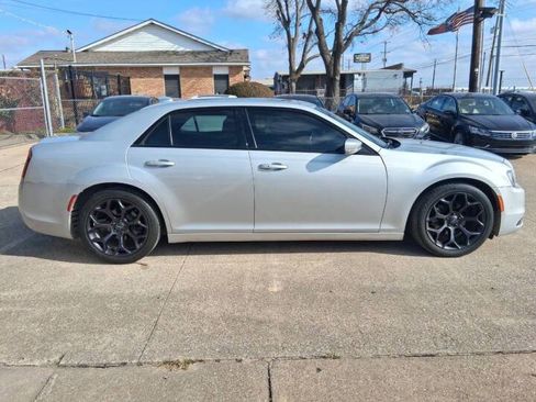 Used 2019 Chrysler 300 S w/ 300S Premium Group 2 image 4