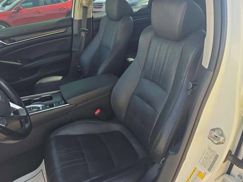 Used 2019 Honda Accord Touring image 6
