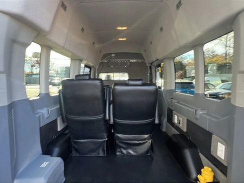 Used 2018 Ford Transit 350 XL image 9