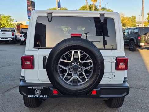 Used 2024 Jeep Wrangler Unlimited Sahara AWD/4WD image 5