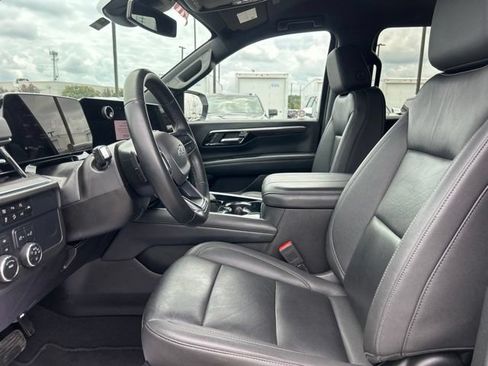 Used 2025 Chevrolet Suburban Z71 AWD/4WD image 15