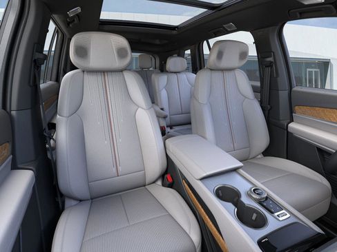 New 2026 Cadillac Vistiq Luxury image 17