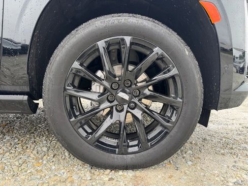 Used 2024 Cadillac Escalade ESV Sport Platinum w/ LPO, ONYX Package image 18