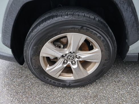 Used 2023 Toyota RAV4 XLE w/ Convenience Package image 4