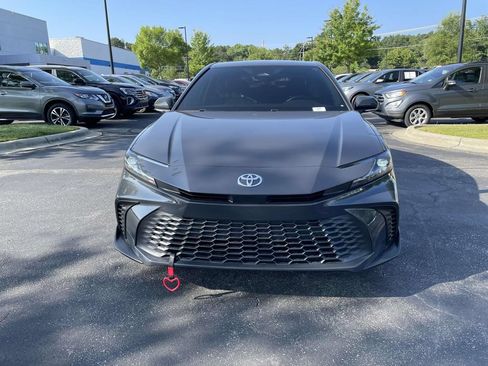 Used 2025 Toyota Camry SE w/ Convenience Package FWD image 2