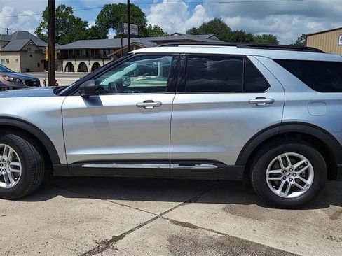 Used 2025 Ford Explorer Active image 5
