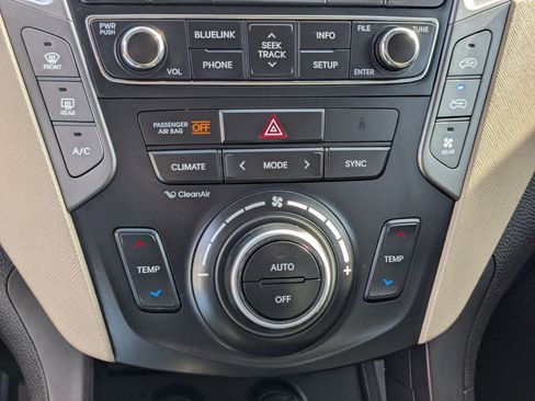 Used 2017 Hyundai Santa Fe SE image 25