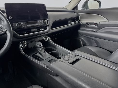 Used 2024 Toyota Grand Highlander XLE image 23