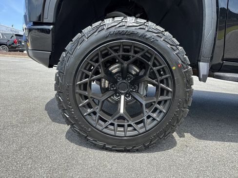 Used 2024 GMC Sierra 1500 AT4 w/ AT4 Premium Package image 14