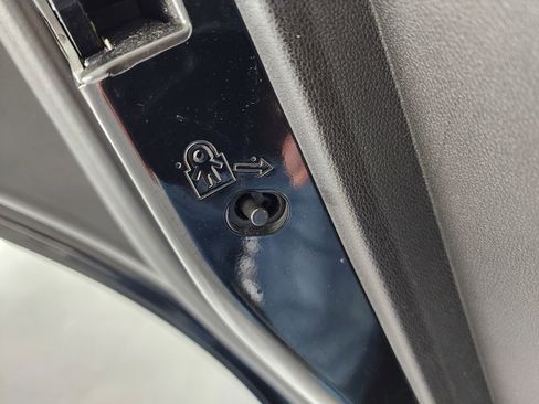 Used 2019 Chevrolet Equinox LT image 38