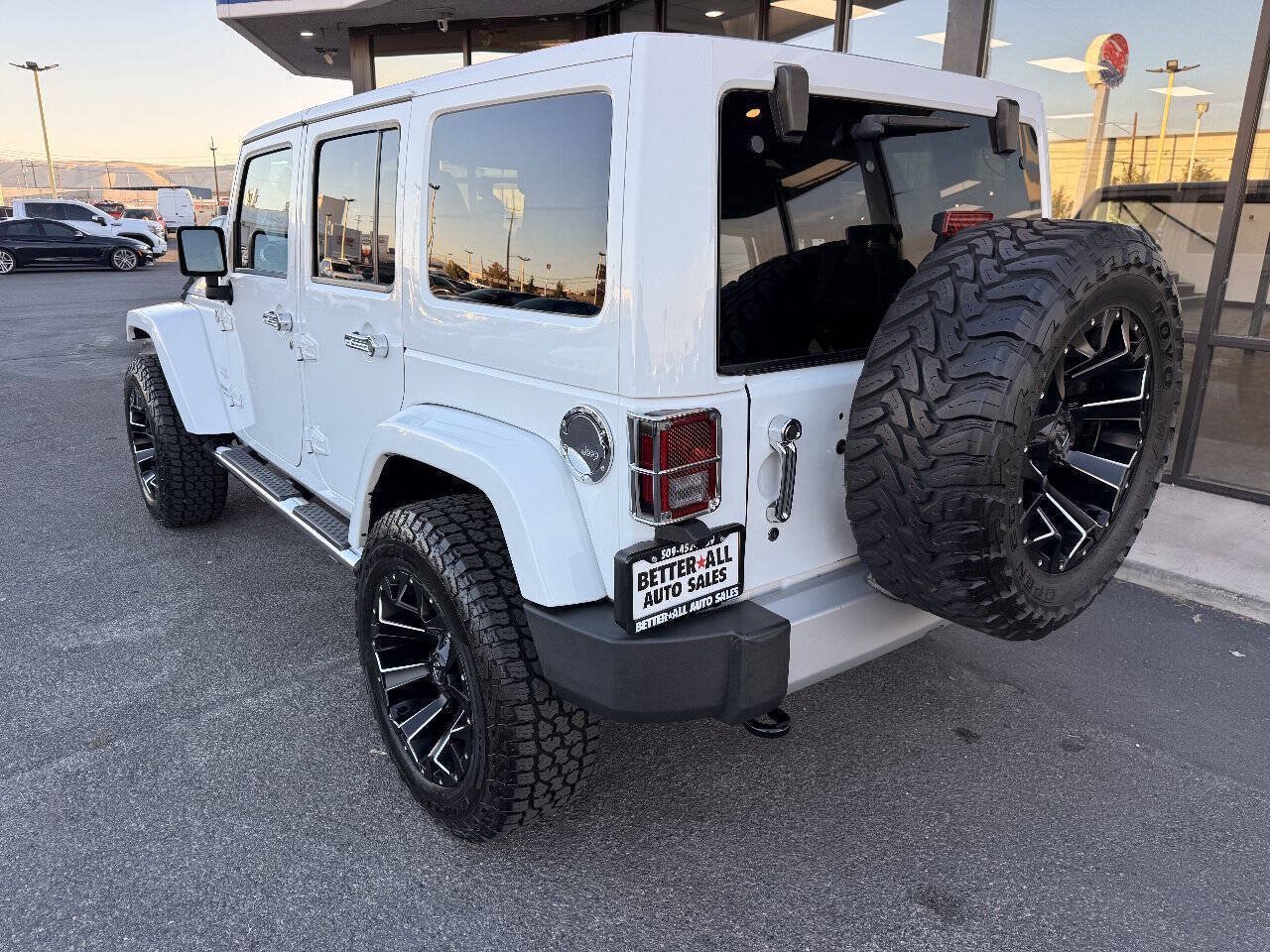 Used 2014 Jeep Wrangler Unlimited Sahara w/ Connectivity Group AWD/4WD image 3