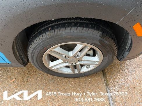 Used 2023 Hyundai Kona SE FWD image 13