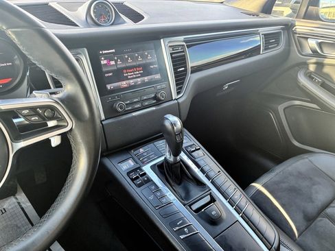 Used 2017 Porsche Macan w/ Driver Memory Package image 27