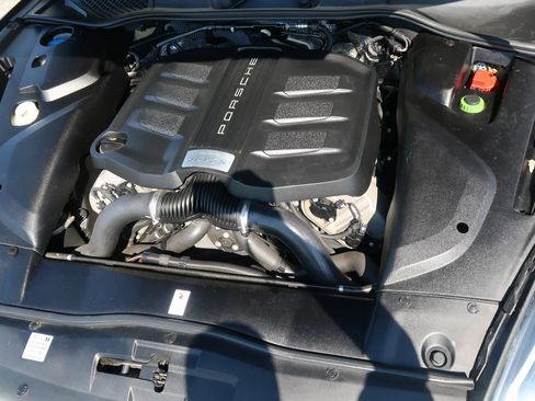 Used 2018 Porsche Cayenne S image 46