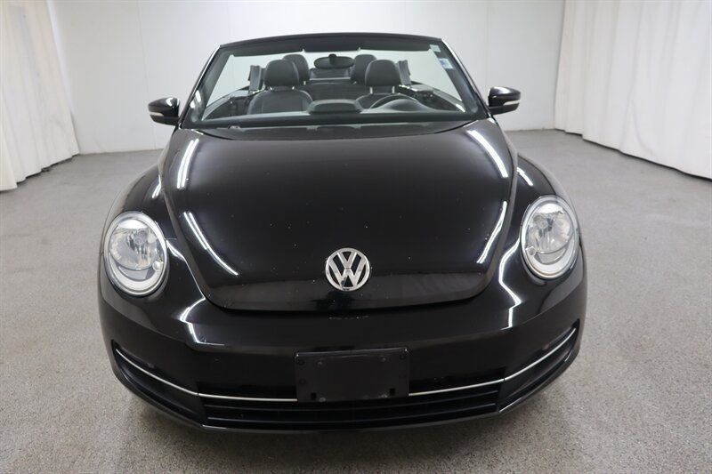 Used 2014 Volkswagen Beetle TDI FWD image 2