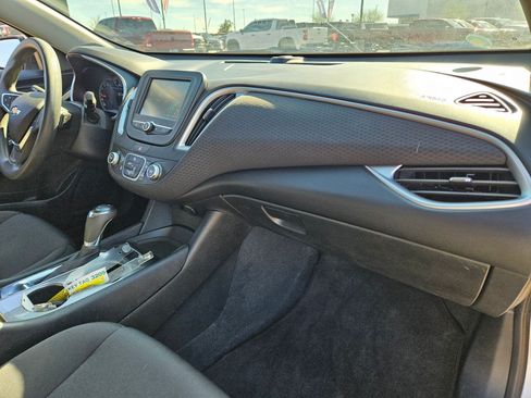 Certified 2018 Chevrolet Malibu LS FWD image 25