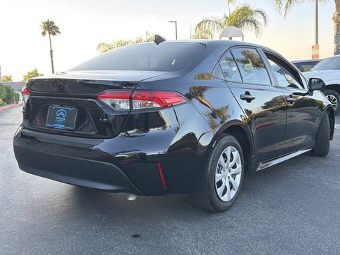 Used 2025 Toyota Corolla LE FWD image 4