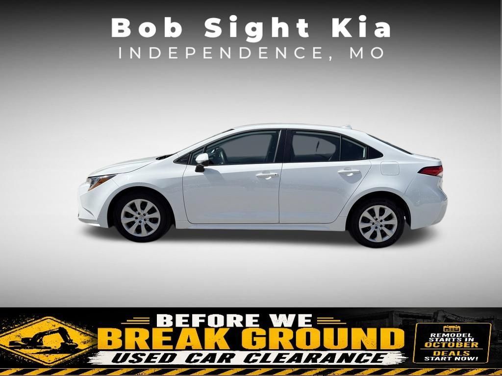 Used 2025 Toyota Corolla LE FWD image 5