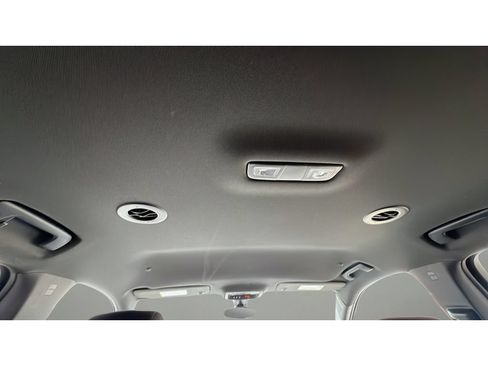 Used 2023 Chevrolet Traverse LT AWD/4WD image 29