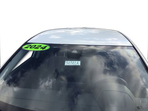 Used 2024 Nissan Altima 2.5 SV FWD image 12
