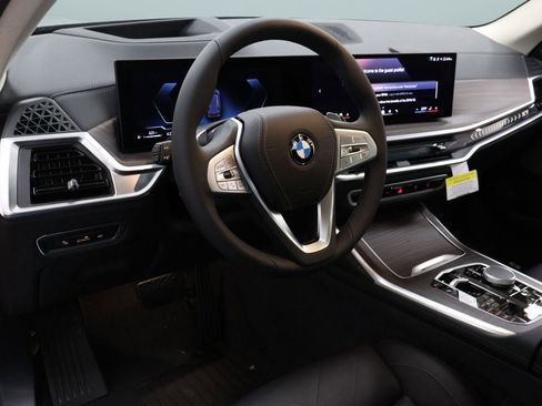 Used 2025 BMW X7 xDrive40i w/ Premium Package image 4