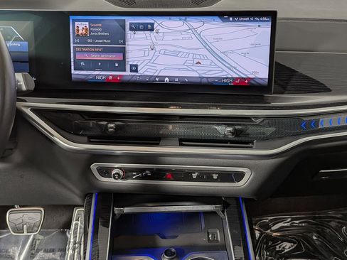 Used 2024 BMW X7 xDrive40i w/ Executive Package image 39