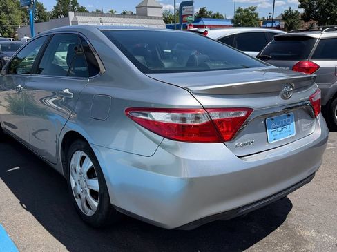 Used 2016 Toyota Camry SE FWD image 4