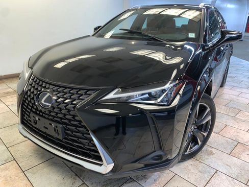 Used 2022 Lexus UX 250h w/ Premium Package image 2