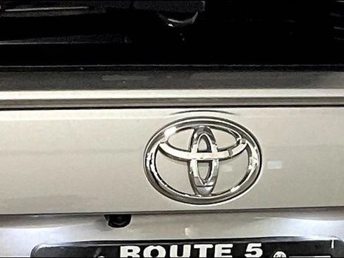 Used 2022 Toyota RAV4 XLE AWD/4WD image 24
