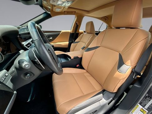 Used 2025 Lexus ES 350 w/ Premium Package FWD image 4
