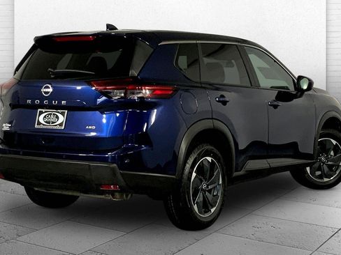 Used 2025 Nissan Rogue SV image 13