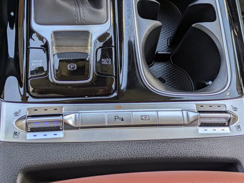 Certified 2023 Kia Carnival SX FWD image 30
