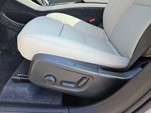 Used 2025 Volvo XC40 B5 Plus w/ Protection Package Premier AWD/4WD image 17
