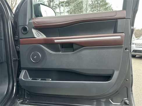 Used 2024 Ford Expedition Limited image 26