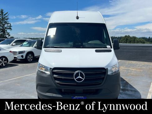 Used 2025 Mercedes-Benz Sprinter 2500 image 4