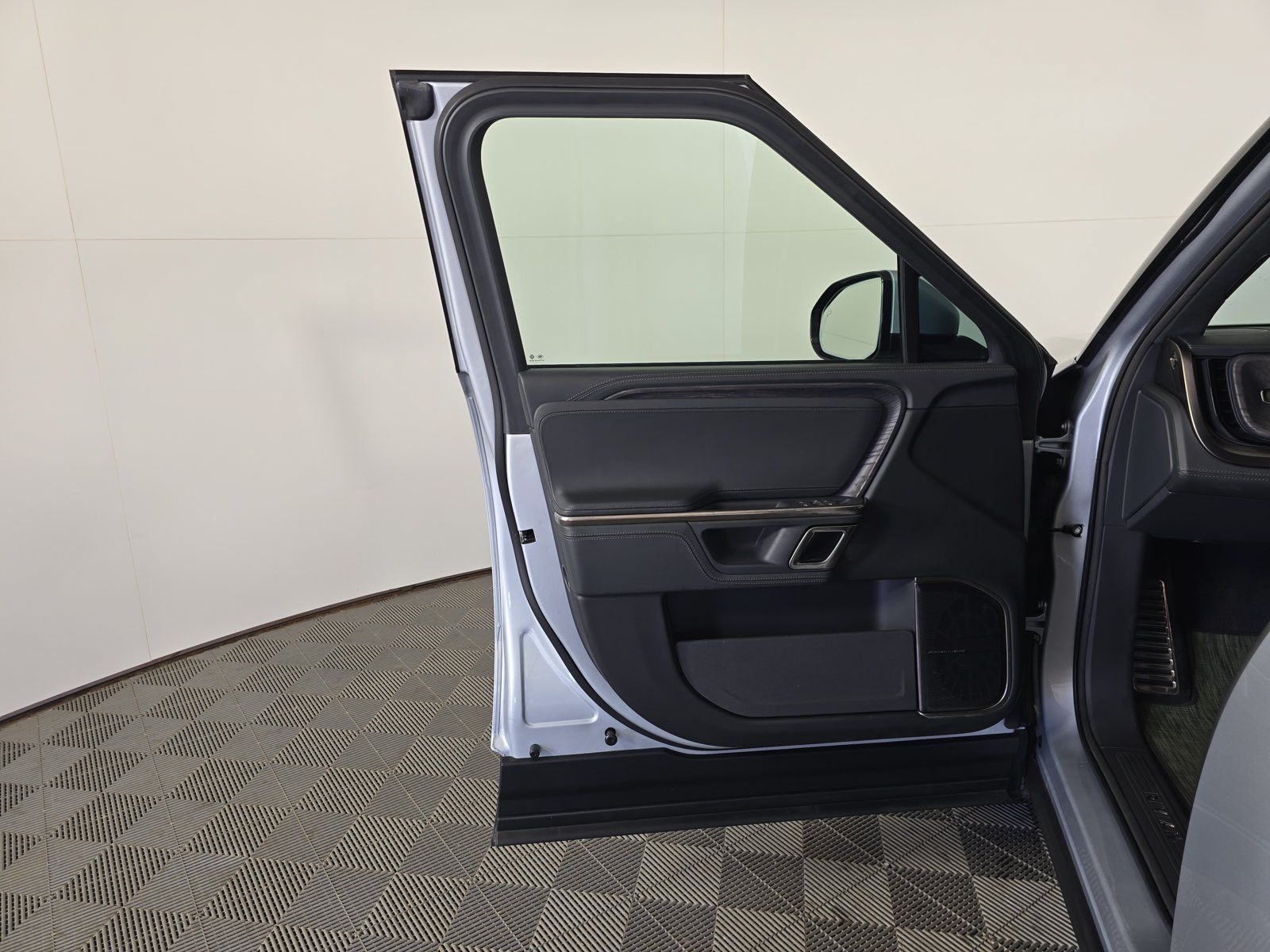 Used 2022 Rivian R1T Launch Edition AWD/4WD image 16