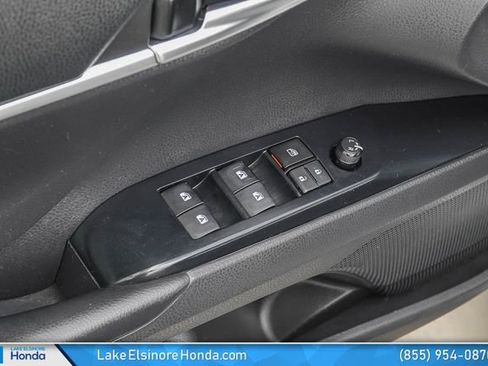 Used 2019 Toyota Camry SE FWD image 14