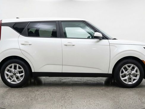 Used 2025 Kia Soul LX w/ LX Technology Package FWD image 8
