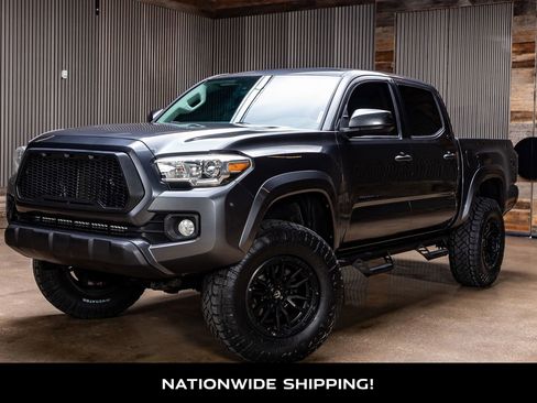 Used 2018 Toyota Tacoma SR5 AWD/4WD image 4